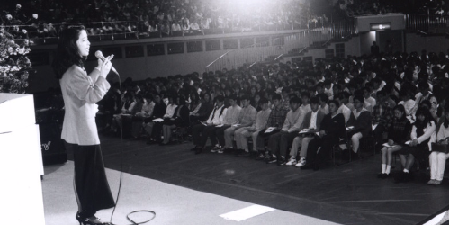 予備校入学式- 両国国技館にて講演