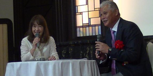 某大学のスポーツ選手の祝賀会にて  サッカー元日本 代表の小島伸幸さん と対談